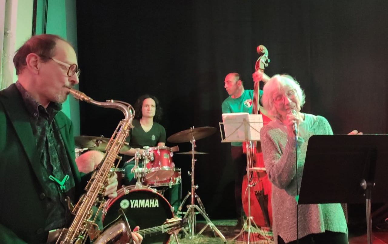 Didier Christophe au ténor, en jam avec Monique au chant